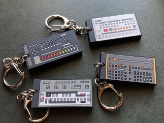 【キーホルダー】リズムマシン ラバーキーホルダー 4種！アソート4個セットの画像