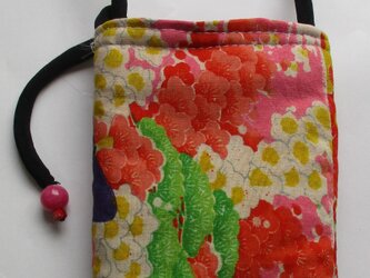 ７０２７　花柄の着物で作ったスマホポーチ　＃送料無料の画像
