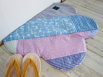 パッチワークなくもの形のフリーマット水色系Dの画像