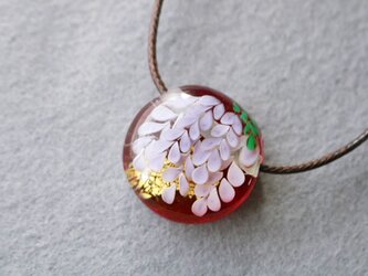藤のとんぼ玉ガラスペンダント　金箔入りの画像