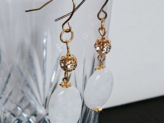 『4月の誕生石』水晶の天然石ピアス イヤリングの画像