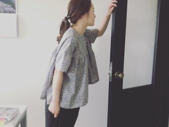 小花模様のブラウス（o-to-118)の画像