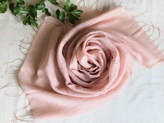 【そよご染め】シルク混コットンストール　灰桜色　の画像