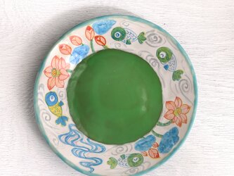 水連と赤い金魚の色絵皿（緑釉）の画像