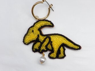 恐竜のピアス　ビーズ刺繍のパラサウロロフス　(リュネビル刺繍)の画像