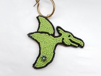 恐竜のピアス　ビーズ刺繍のプテラノドン　(リュネビル刺繍)の画像