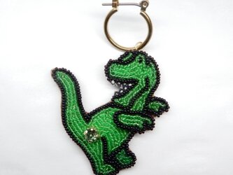 恐竜のピアス　ビーズ刺繍のティラノサウル　(リュネビル刺繍)の画像
