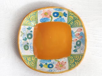 水連と青い金魚の色絵四角皿（オレンジ釉）の画像
