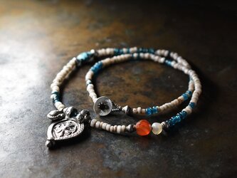 oldインドシルバートップ、古代カーネリアン、古代瑪瑙、oldチベタンターコイズ、ホワイト＆エメラルドブルービーズネックレスの画像
