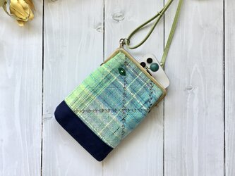 グリーンのスマホケースがま口（ショルダータイプ）の画像