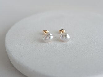 K10 小さなケシパールのピアス gray