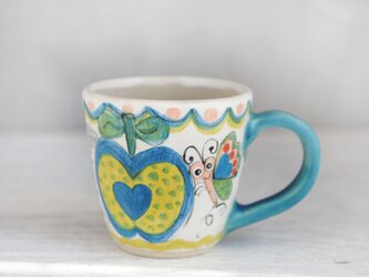 青いリンゴと蝶の色絵マグ（ターコイズブルーの取っ手）の画像