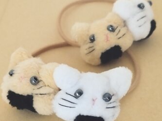 ２色おにぎり猫のヘアゴム２個セットの画像
