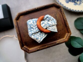 刺繡リボンのポニーフック  ■ リングデザイン  B ライトブルー■ フィンランドのハーブ園の画像