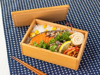 ［SALE］黒木クラフト工房・みやざき杉の弁当箱・中（16×10cm）※アウトレットOの画像