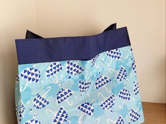 お弁当が傾かないエコバッグ・ナイロン製（傘・水色）の画像