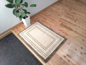 夏は涼しく冬は暖かい天然無染めラグ ガゼニラハット 肌触りが気持ち良い　マット　90x63cm　P170の画像