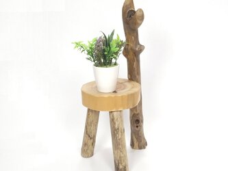 【温泉流木】椅子型かわいい丸太の飾り台スタンド010かっこいい削れ枝 置台 ミニ花台 流木インテリアの画像