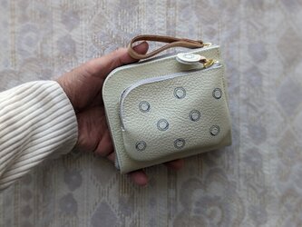 刺繍革財布『shuwa-shuwa』ホワイトクリーム×BLUE（牛革）"二つ折り革財布"の画像