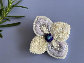手刺繍ブローチ※紫陽花の画像
