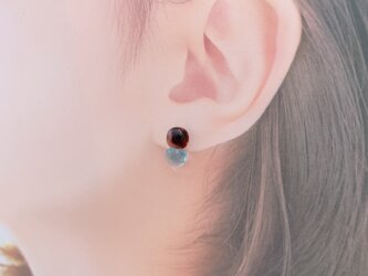 煌めくガラスピアスの画像