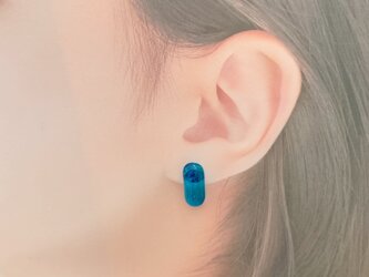 煌めくガラスピアスの画像
