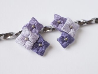 刺繍イヤリング　　　紫陽花　夏の浴衣や結婚式の和装にも　パープル　和モダンの画像