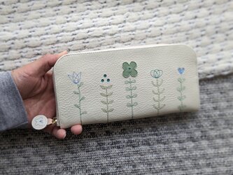刺繍革財布『LIFE』ホワイトクリーム×ライトグリーン（牛革）スリム型ラウンドファスナーの画像