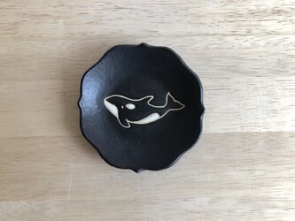 稜花小皿（シャチ）の画像