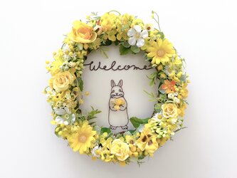 お花を摘むうさぎのWelcomeピクニックリースの画像
