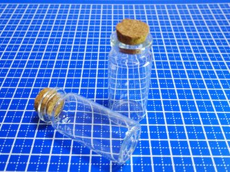 ミニコルク瓶 5個〈ガラス　ボトル レジン 試験管 ハンドメイド　アクセサリーパーツ　素材〉の画像