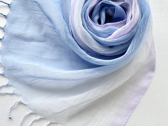 紫陽花♪かろやかコットンシルク＊青藍色×白色×薄紫色＊手染めのストールの画像