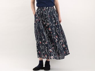 #427タックギャザースカート(紺x花)の画像