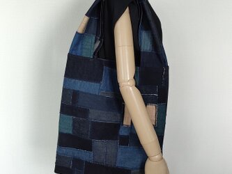 デニムの大きめマルシェバッグ all patchworkの画像
