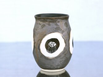 白椿とブロンズ釉の花器の画像