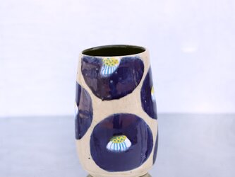 コバルトブルー釉による椿花の花器の画像