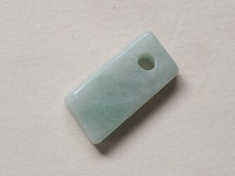 糸魚川翡翠　約2.3ミリ穴あき　翡翠のしずく　02の画像