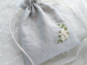 白薔薇*リボン刺繍*巾着*ポーチ*リネン*グレイッシュブルーの画像