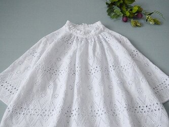 リネン100%スカラップ総刺繍フリル衿ゆったり大人可愛い七分袖トップス♪の画像