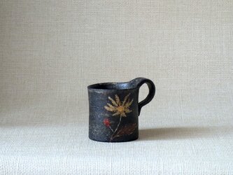 四方マグカップ（金彩赤絵野菊B）の画像