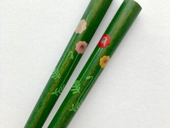 緑色の漆の摺り漆箸 〈漆絵に螺鈿・ポピー〉の画像