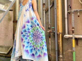 タイダイ染め　新型ノースリーブワンピース 　爽やかな夏の空に美しい碧翠色の幻想的な大曼荼羅 HD19-69の画像