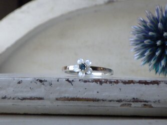 SV　小花の白蝶貝にブルートパーズロンドンのリング