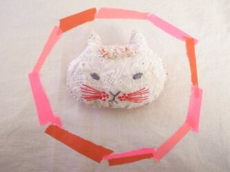 ねこのブローチ　たてがみ　あかの画像