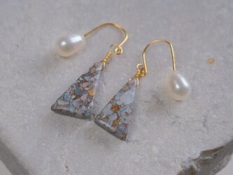 copper opal ピアス 14kgf　コッパーエチオピアンオパール　トライアングル　三角　誕生石