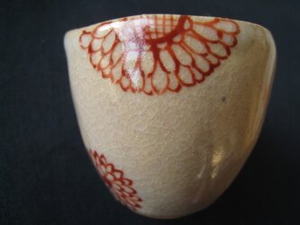赤絵ぐい飲み　花の画像