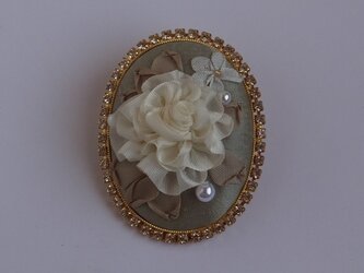 リボン刺繍のブローチ　（ホワイト　）の画像