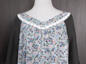 花を歌うワンピース：グレー小鳥＆茶色の画像