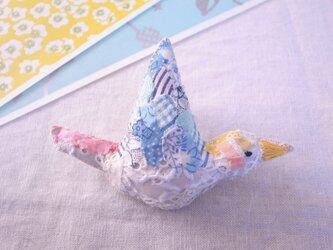 小鳥のブローチ　あお　よこの画像