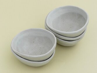 二色の豆小鉢の画像